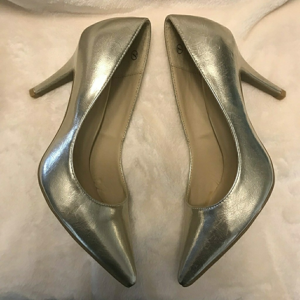 Miss Me? Monochromatic heels